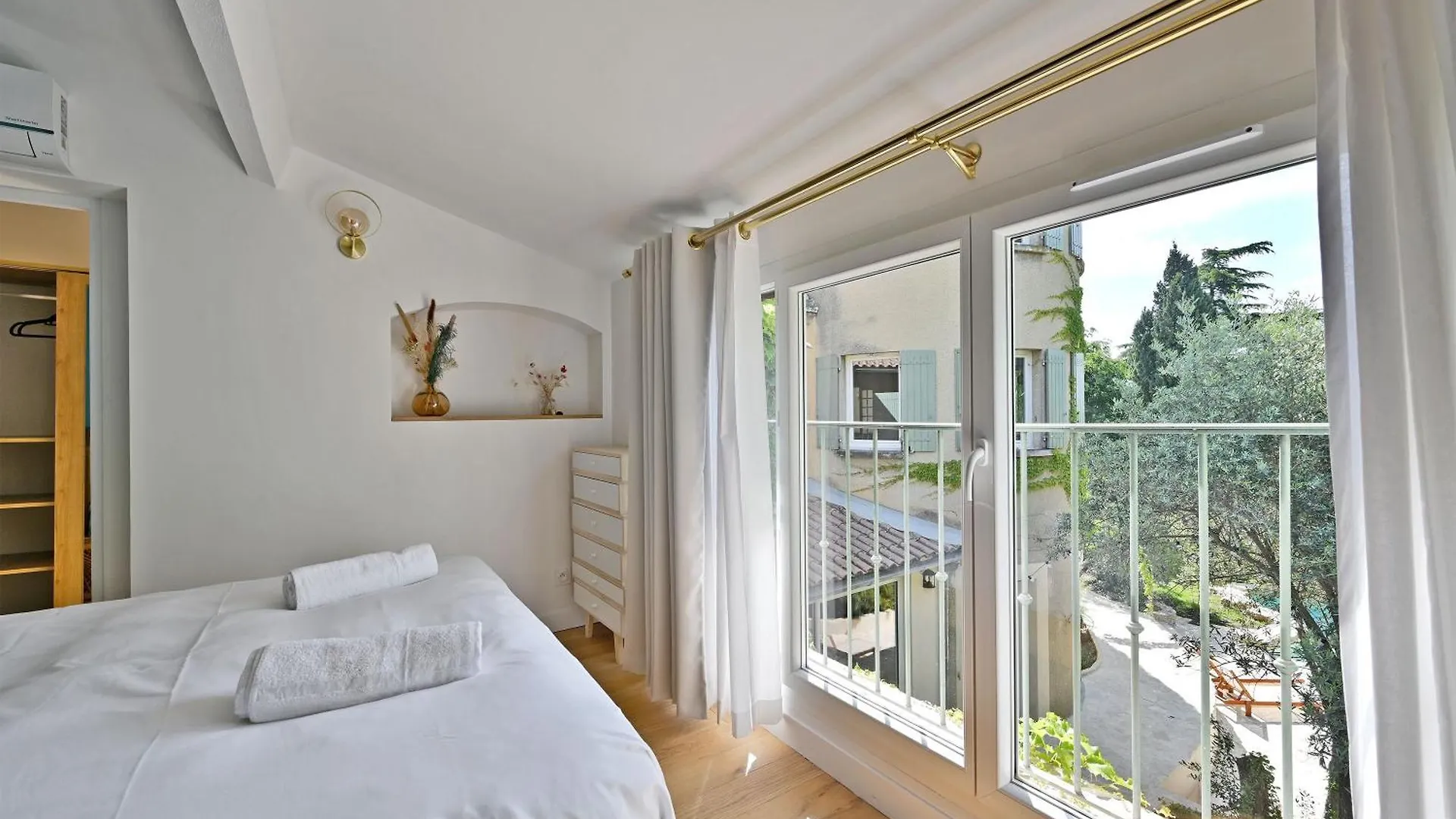 Villa Avec Piscine - 5 Min D'Avignon Les Angles  Frankreich